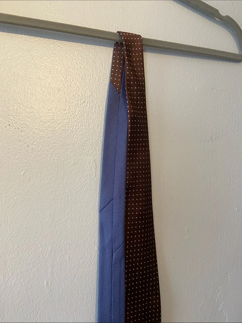 Tommy Hilfiger Brown and light blue silk Tie with White Polka Dots like new